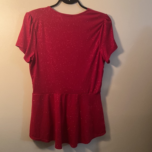 Red top - Picture 4 of 4